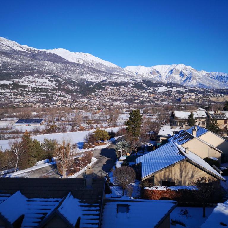 Appart T4 72m2 à Baratier entre les Orres et Embrun à coté du lac de Serre Ponçon. - Appartement - Vue sur Lac - 35