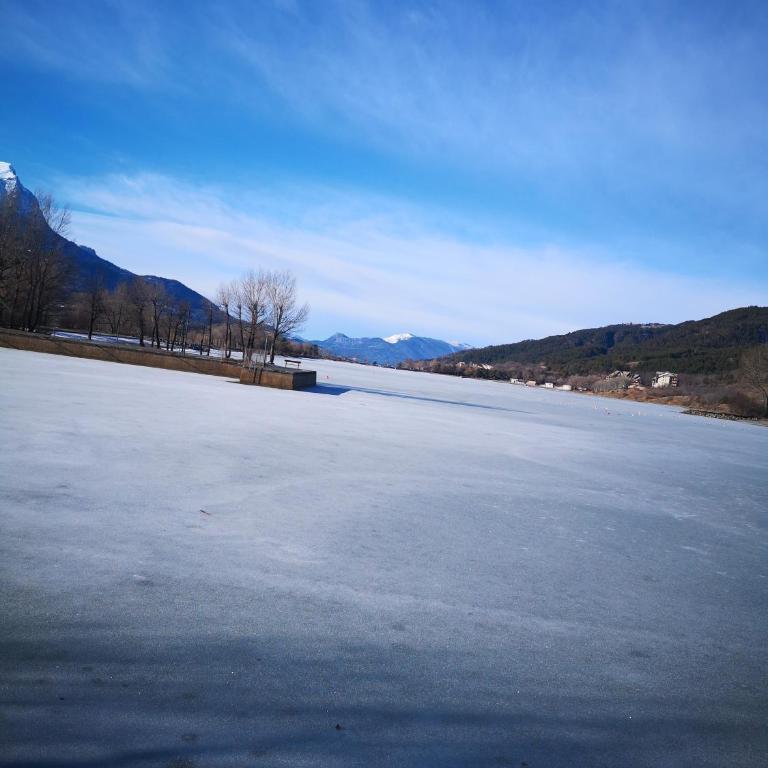 Appart T4 72m2 à Baratier entre les Orres et Embrun à coté du lac de Serre Ponçon. - Appartement - Vue sur Lac - 36
