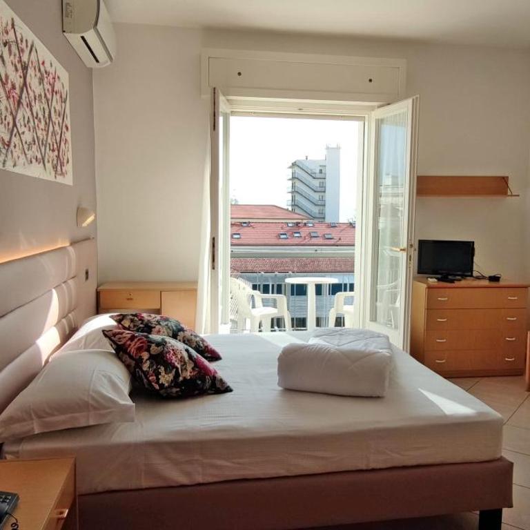 Hotel Villa Platani - Quadruple Room with Balcony - 2