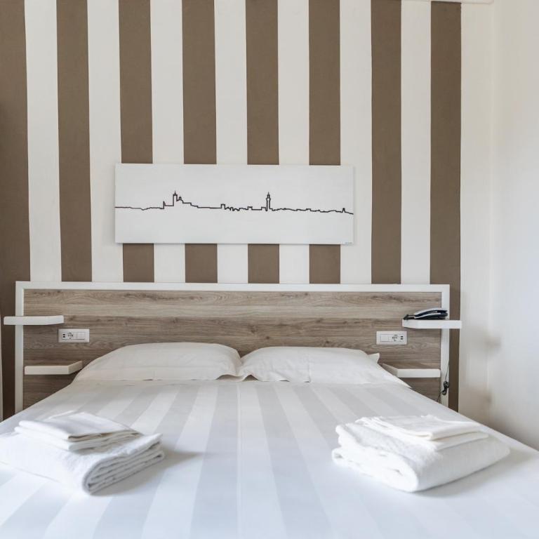 Albergo Centrale - Camera Matrimoniale/Doppia con Letti Singoli - 10