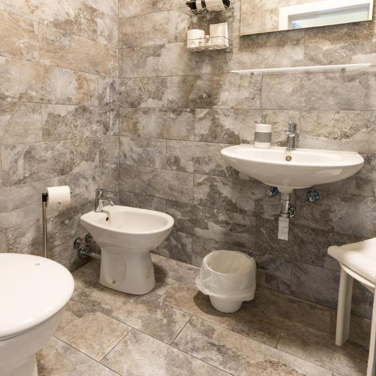 Albergo Centrale - Camera Quadrupla - 4