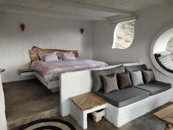 Paraiso de Arcilla - Suite & Glamping - Habitación con cama extragrande y vistas a la montaña - 2