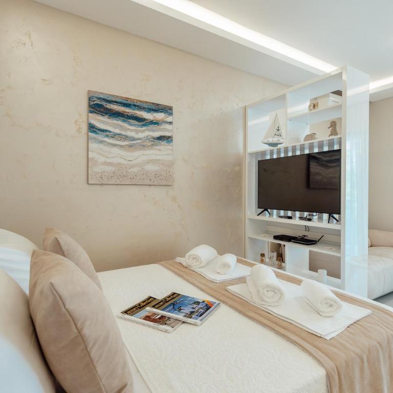 Apartments Dabinovic - Studio with Balcony - 10