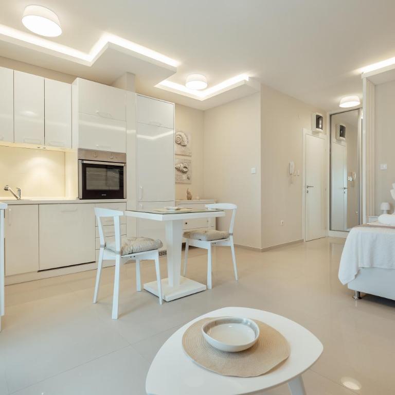 Apartments Dabinovic - Studio with Balcony - 13