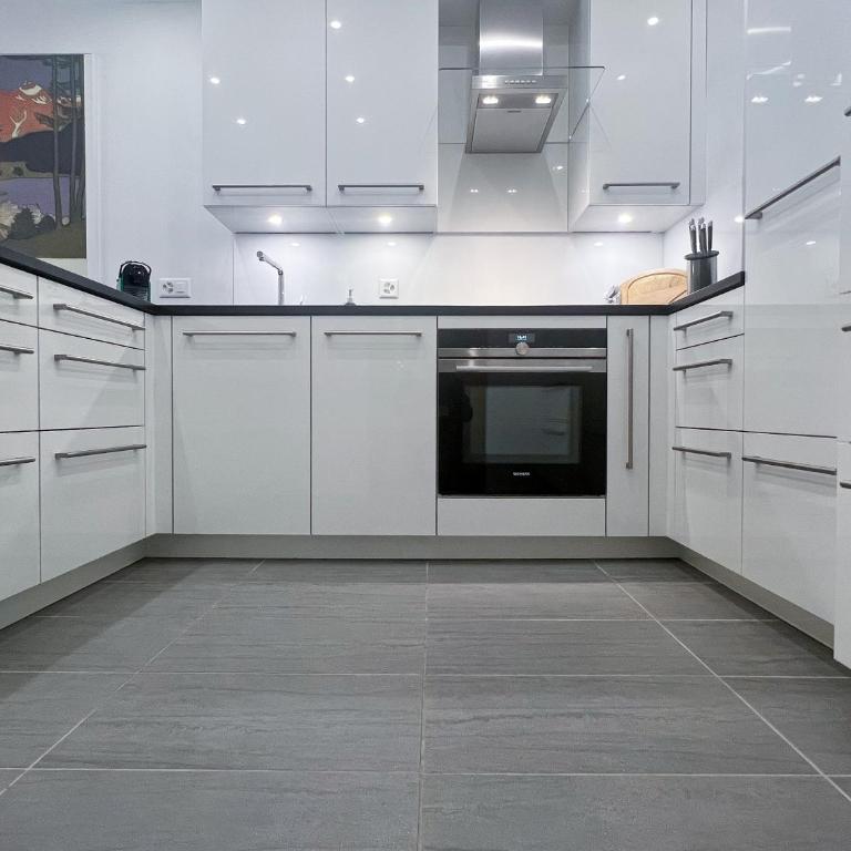Designer Küche - Südbalkon - TG-Stellplatz - WLAN - One-Bedroom Apartment - 11