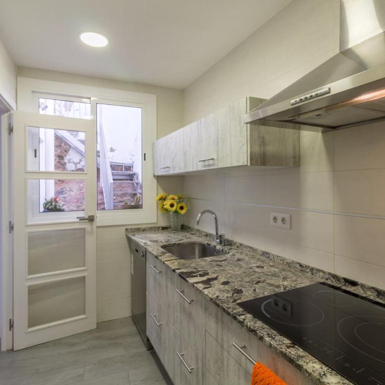 Bed&BCN Park Güell - Three-Bedroom House - 15