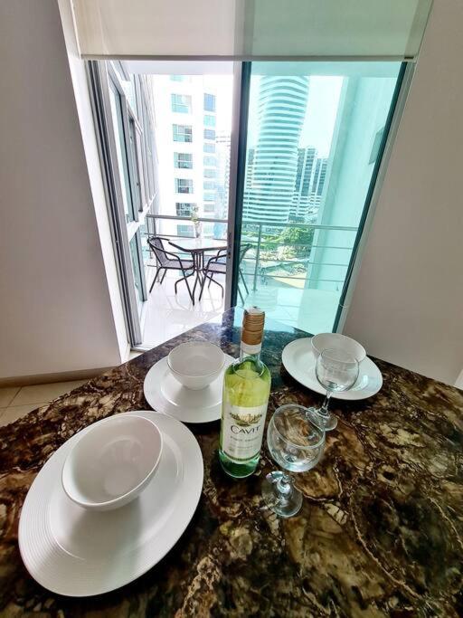 Ecusuites Riverfront l Balcony - One-Bedroom Apartment - 7