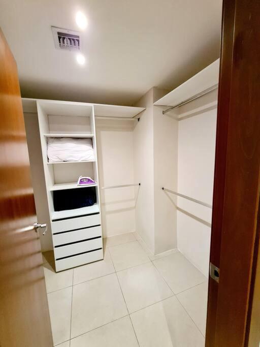 Ecusuites Riverfront l Balcony - One-Bedroom Apartment - 11