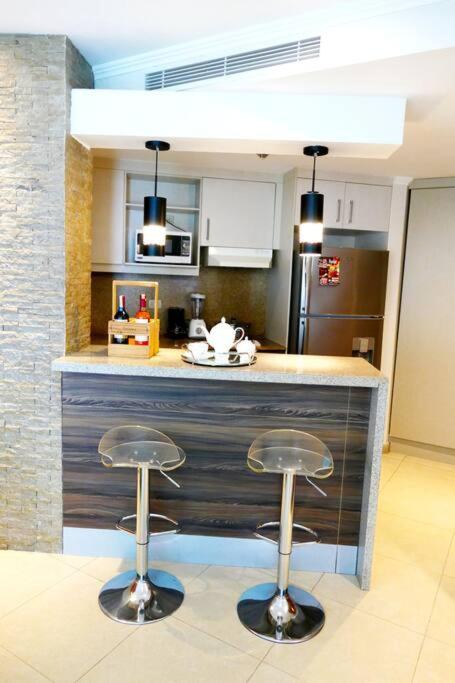 Ecusuites Riverfront l Balcony - One-Bedroom Apartment - 5