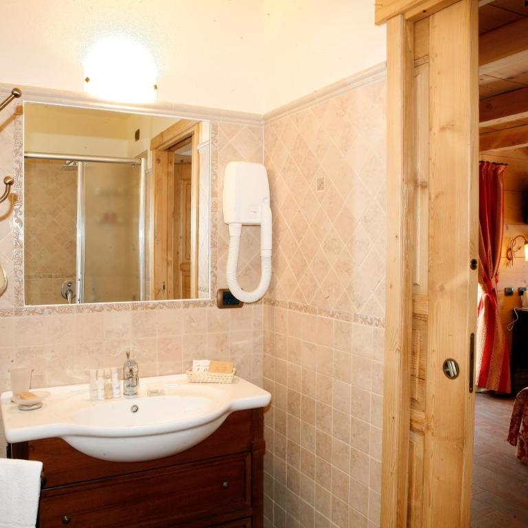 Les Combes - Junior Suite - Annex With Balcony - 4