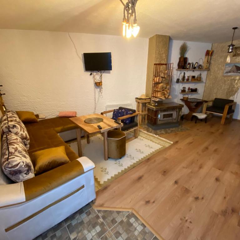 Alexandrea Apartments - One-Bedroom Apartment - 1