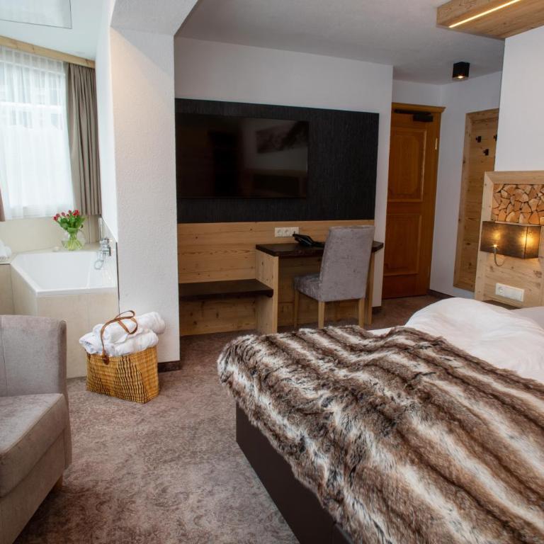 Hotel Victoria - Doppelzimmer Alpin mit Badewanne - 3