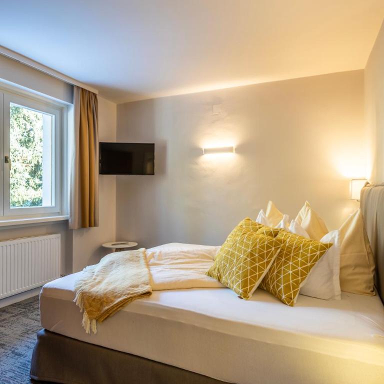 Gästehaus Schusser an der Therme, Frühstück, Doppelzimmer und Ferienwohnung - Apartment mit 1 Schlafzimmer - 5
