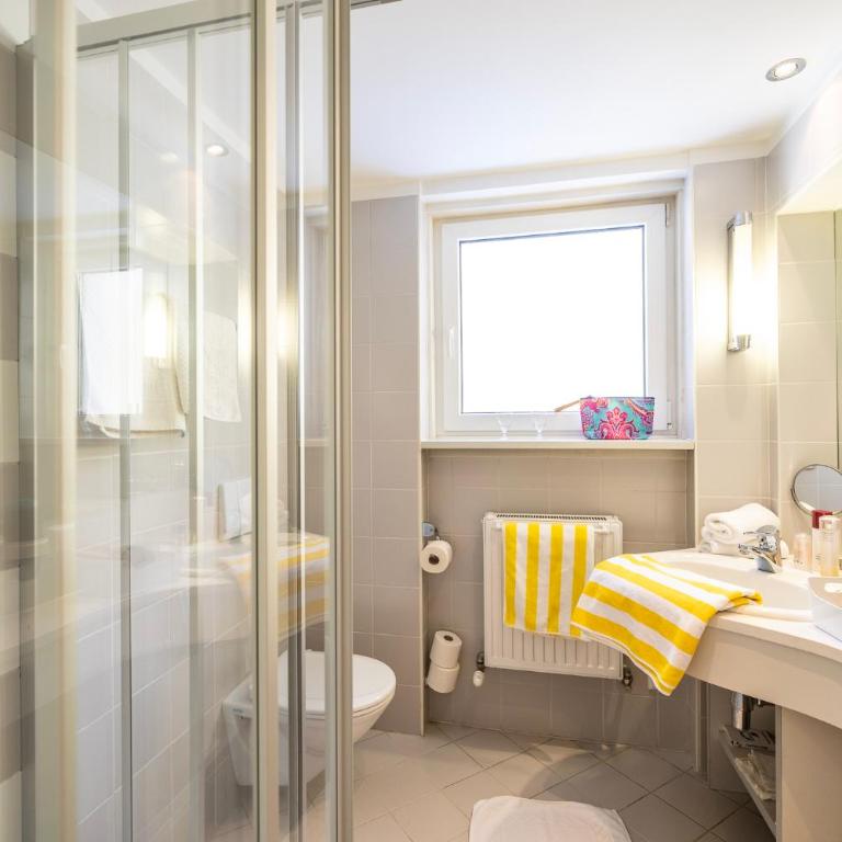 Gästehaus Schusser an der Therme, Frühstück, Doppelzimmer und Ferienwohnung - Apartment mit 1 Schlafzimmer - 6