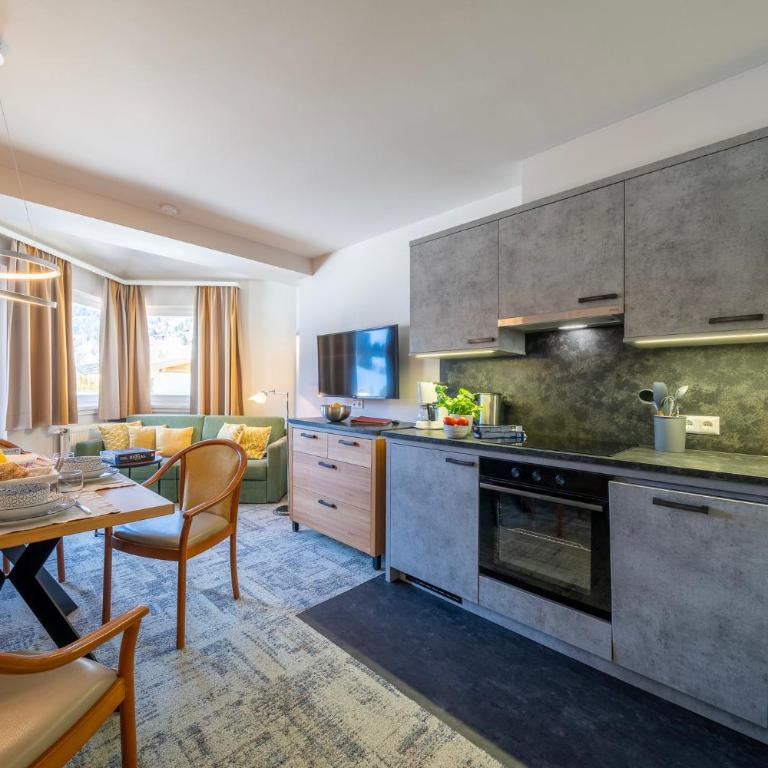 Gästehaus Schusser an der Therme, Frühstück, Doppelzimmer und Ferienwohnung - Apartment mit 1 Schlafzimmer - 3