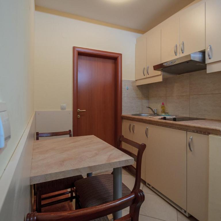 Blue Palace Guest House - One-Bedroom Apartment with Balcony - 1