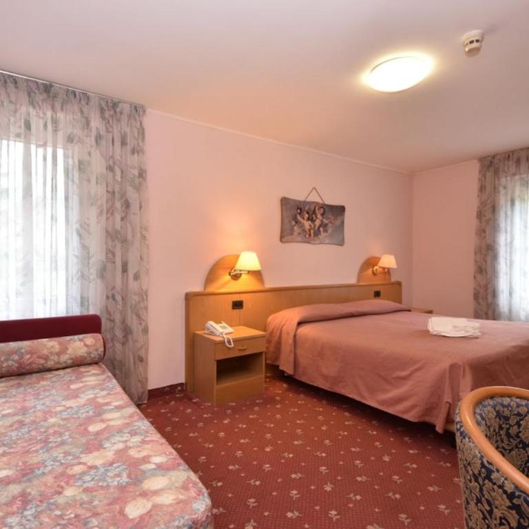Hotel Villa Agomer - Camera Tripla - 5