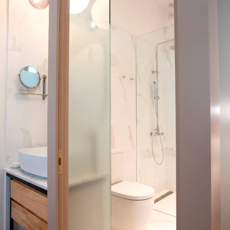 VEINTIUNO Emblematic Hotels by Airnest - Habitación Doble Clásica Interior - 8