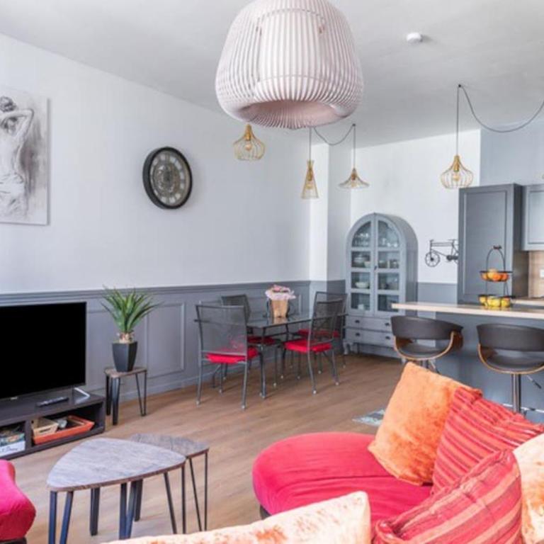 Cauquilha SPACIEUX APPARTEMENT BOURGEOIS EN CENTRE VILLE - Two-Bedroom Apartment - 1