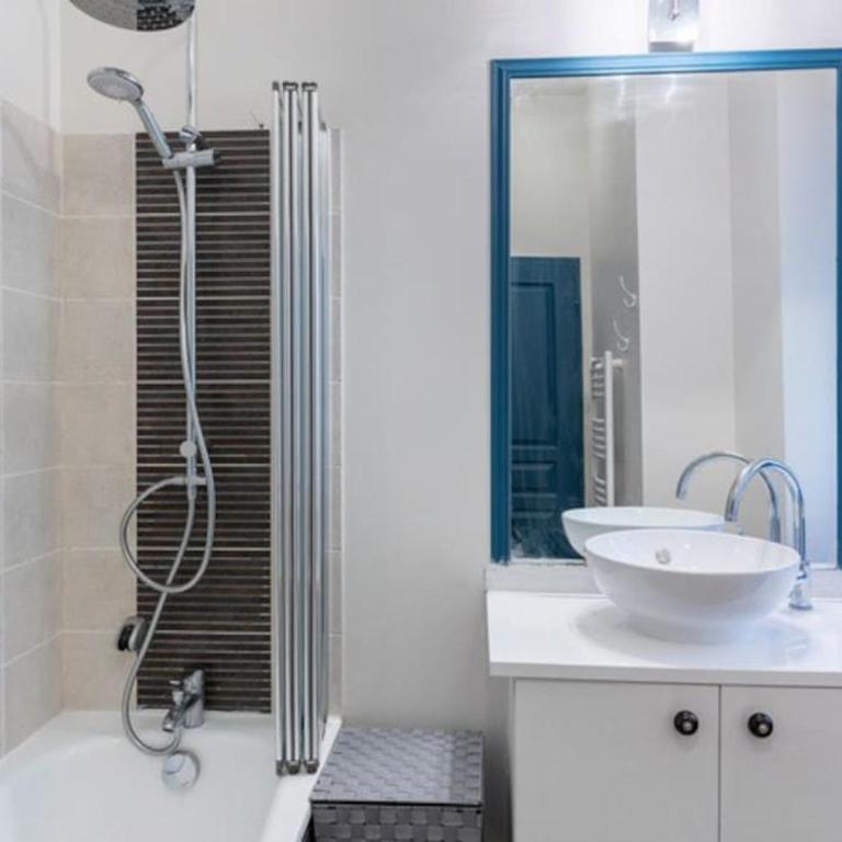 Cauquilha SPACIEUX APPARTEMENT BOURGEOIS EN CENTRE VILLE - Two-Bedroom Apartment - 9