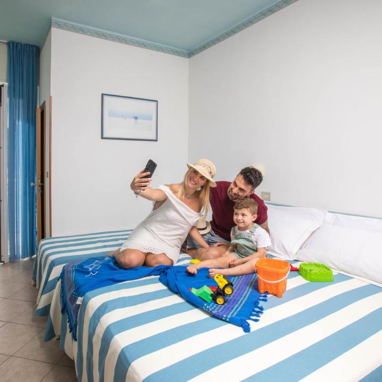 Hotel Tabor - Camera Matrimoniale con Letto Supplementare - 3