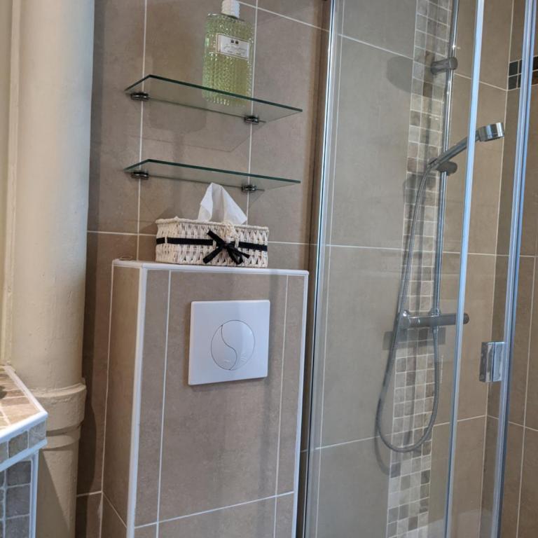 Private acces to the all flat. Charming Parisian. - Chambre Quadruple avec Salle de Bains Privative - 15