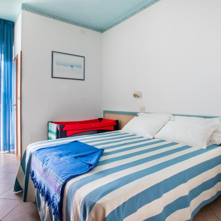 Hotel Tabor - Camera Matrimoniale con Letto Supplementare - 8