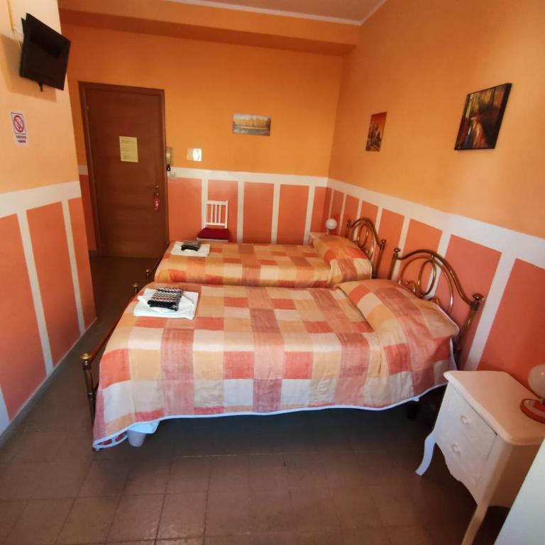 Hotel Serenella - Camera Matrimoniale/Doppia con Letti Singoli con Bagno Privato - 15