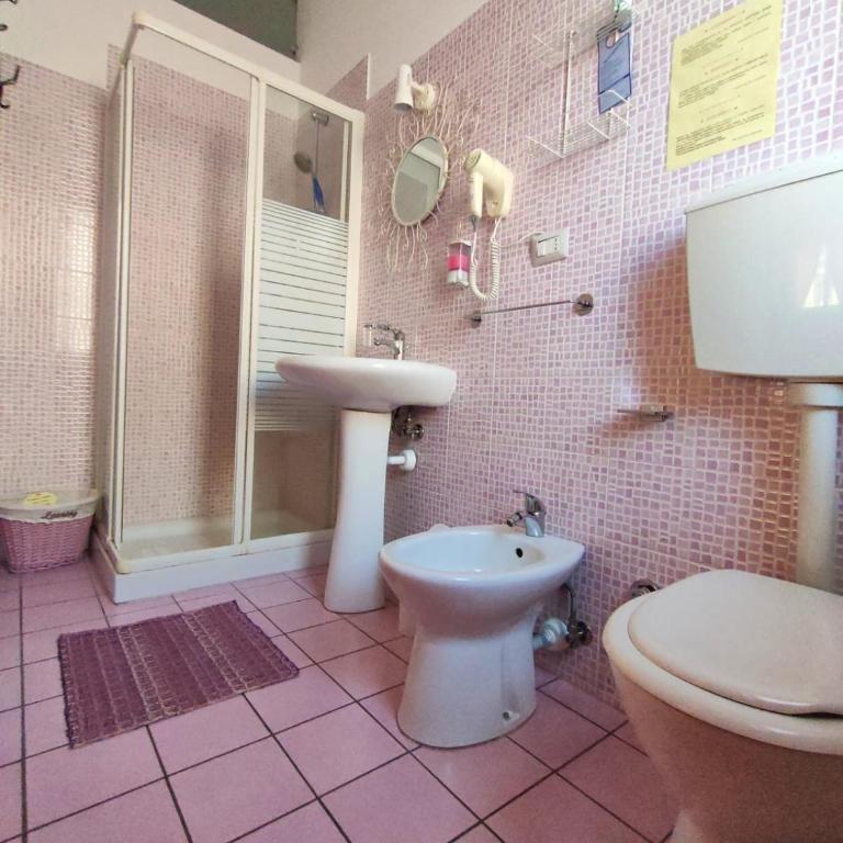 Hotel Serenella - Camera Matrimoniale/Doppia con Letti Singoli con Bagno Privato - 20