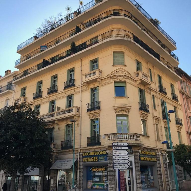 Menton vue jardins Biovès spacieux 2 pièces 52m2 en hypercentre - Apartment mit 1 Schlafzimmer - 2