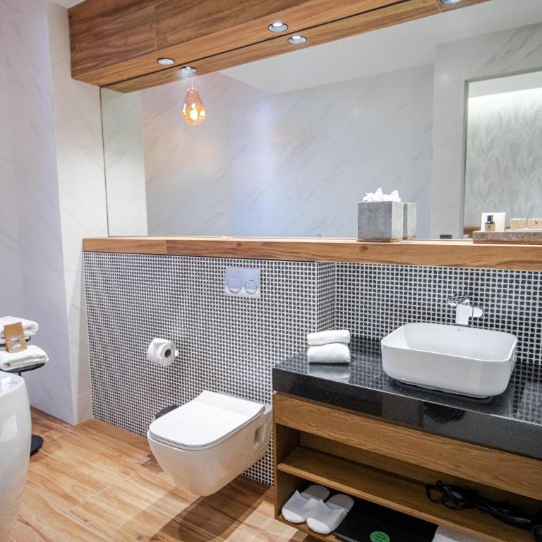 Becquer Hotel Guadalajara - Suite with Hot Tub - 6
