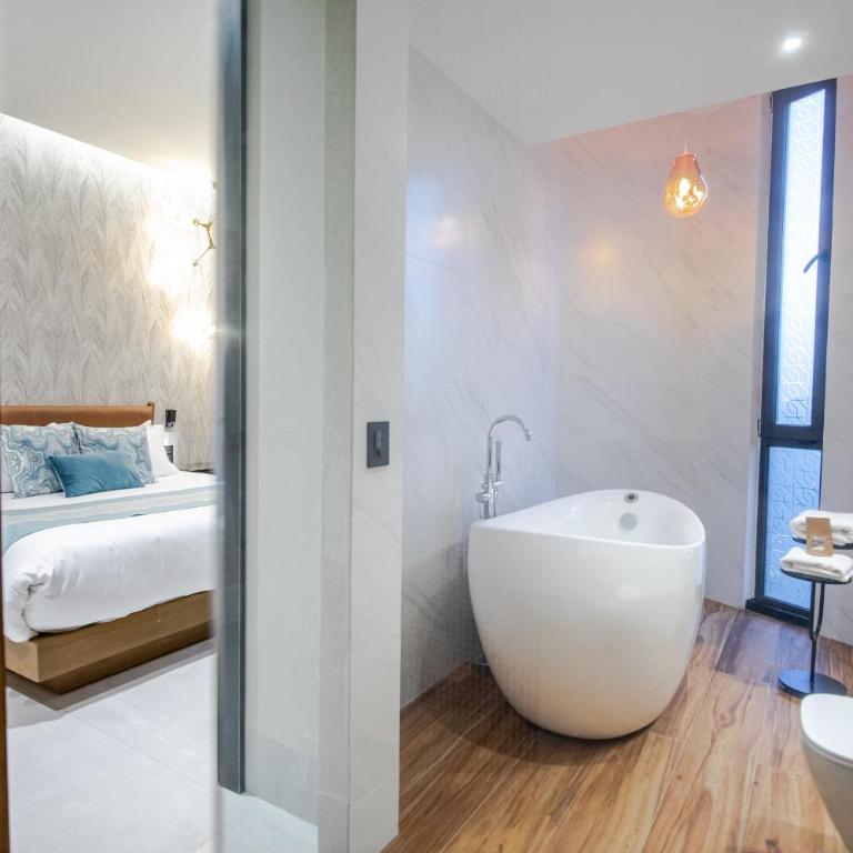 Becquer Hotel Guadalajara - Suite with Hot Tub - 9