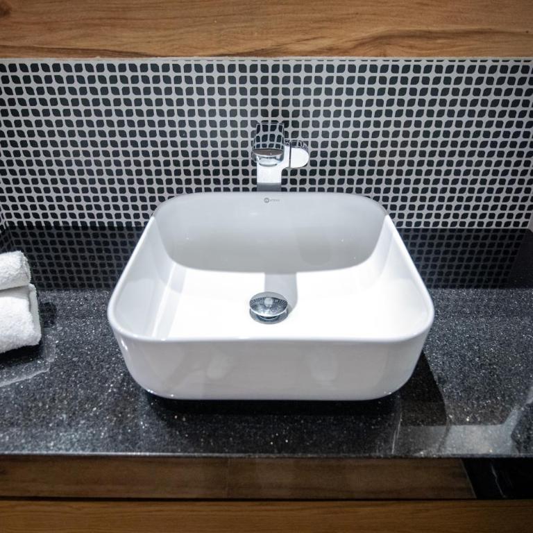 Becquer Hotel Guadalajara - Suite with Hot Tub - 11
