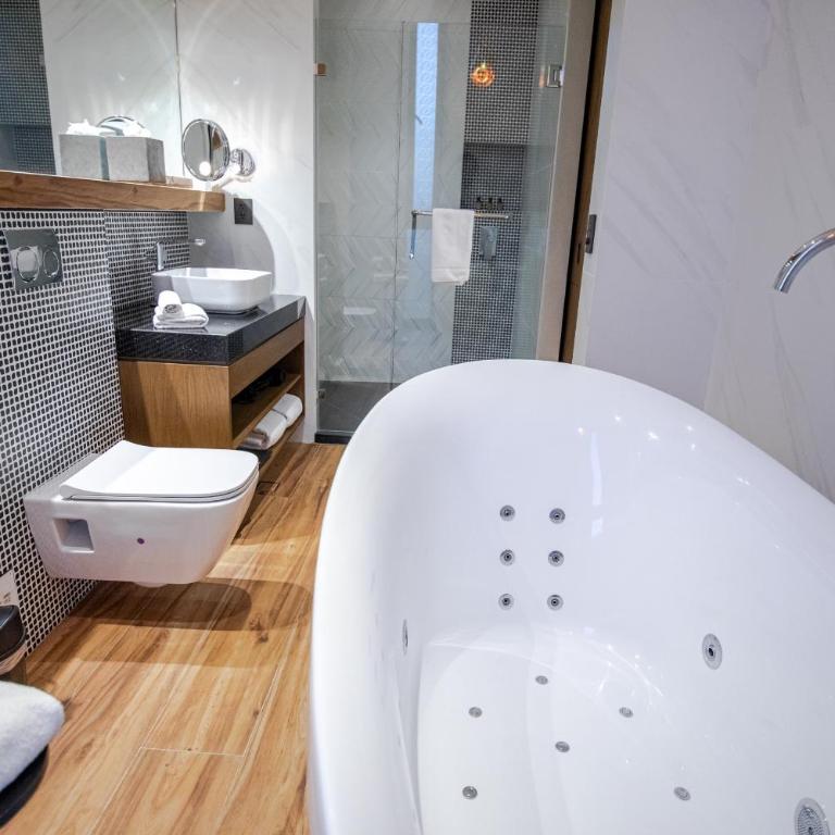 Becquer Hotel Guadalajara - Suite with Hot Tub - 20