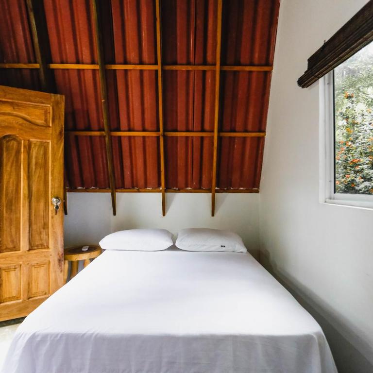 Hostal Campomar - Habitación Triple con baño privado externo - 3