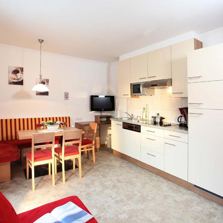 Appartement Sporthütte Fiegl - Apartment mit 2 Schlafzimmern und Balkon - 4