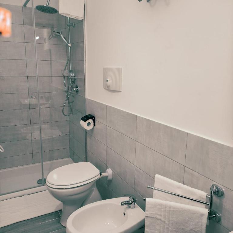 B&B Alighieri 97 - Quadruple Room with Private Bathroom - 3