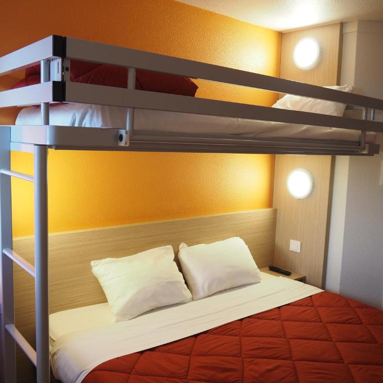 Premiere Classe Saumur - Chambre Triple (1 Lit Double et 1 Lit Simple) - 11