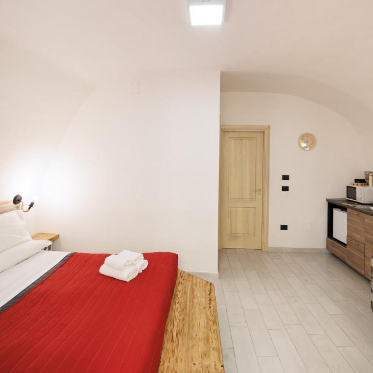 Legno Suite By HouseinNaples - Two-Bedroom Apartment - 30