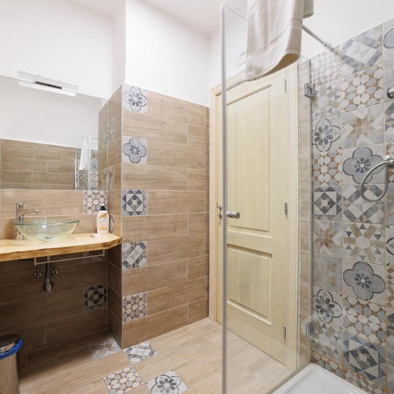 Legno Suite By HouseinNaples - Two-Bedroom Apartment - 25