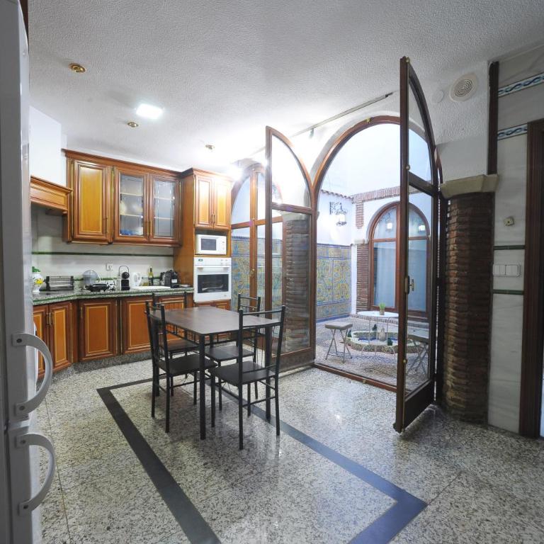 San Basilio´s Red House - Habitación Doble con baño privado - 25