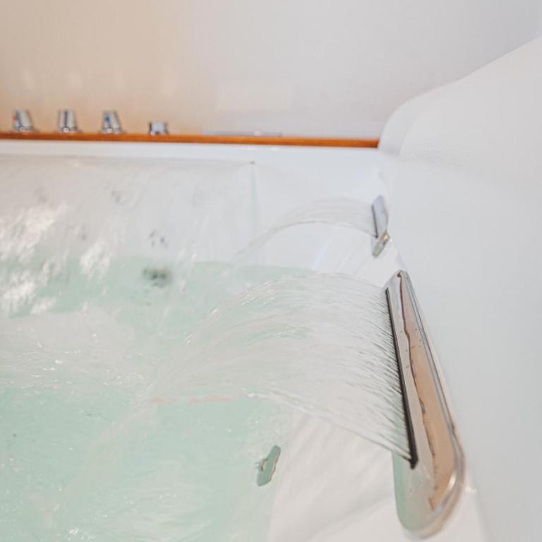 A-mare Exclusive Rooms & Suites - Suite con Vasca Idromassaggio - 11
