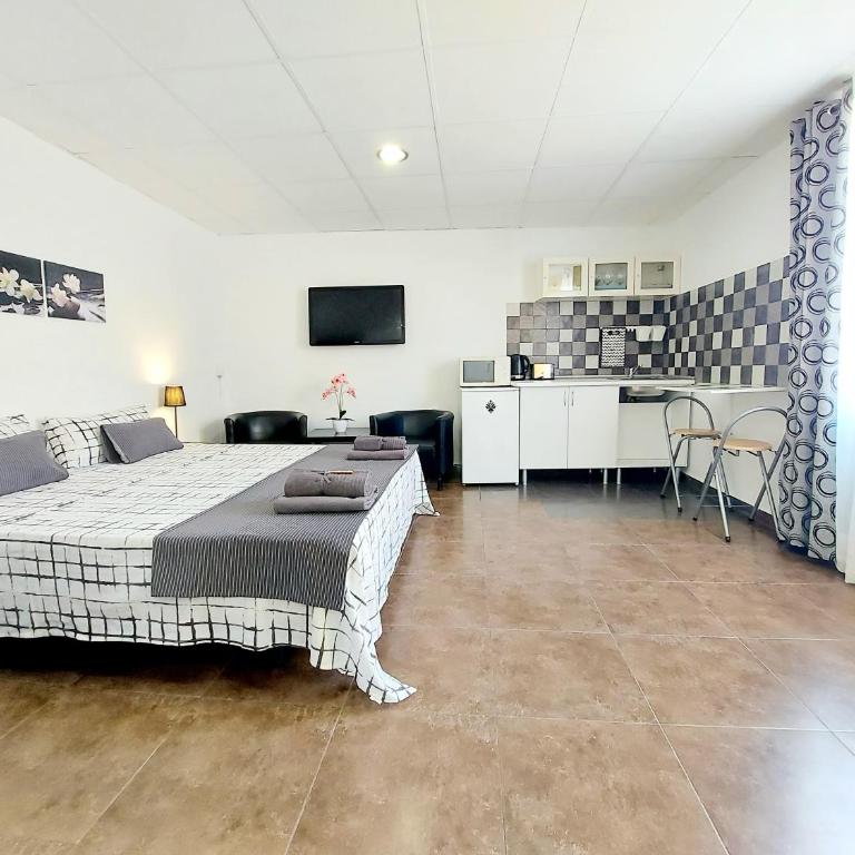 Gloria Host House - Standard Studio - 1