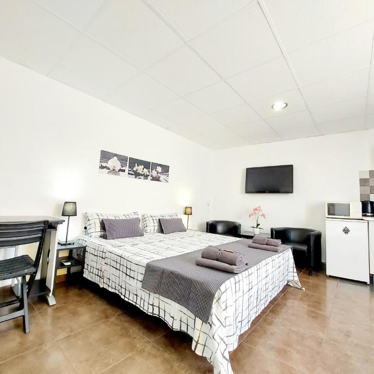 Gloria Host House - Standard Studio - 2
