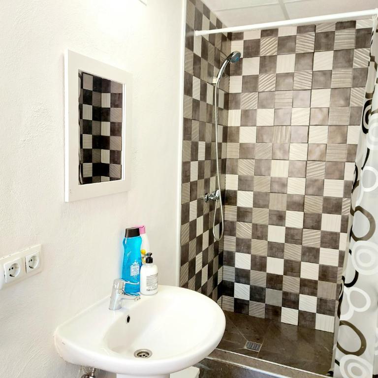 Gloria Host House - Standard Studio - 7