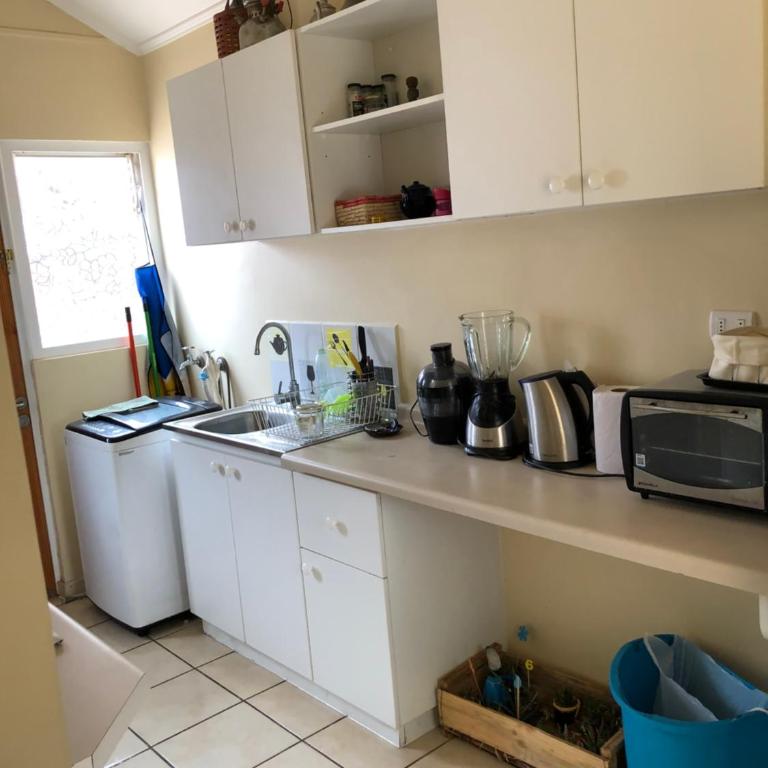 Comoda y amplia casa en sector residencial - Three-Bedroom House - 10