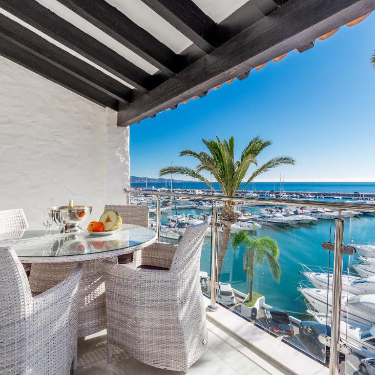 Front Line Penthouse Puerto Banus With Sea Views - Apartamento con vistas al mar - 1