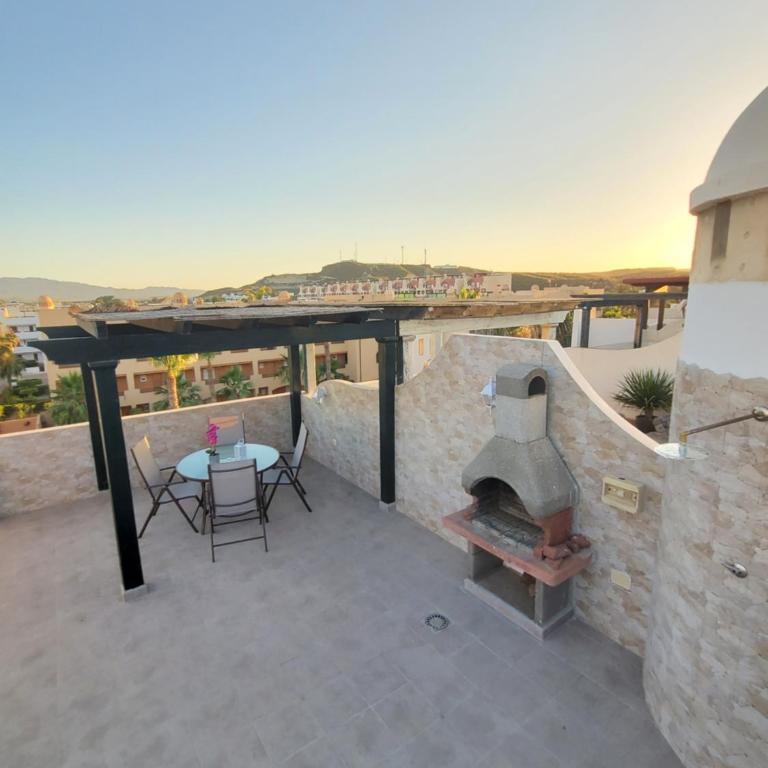 Ático dúplex con piscina privada y vistas al mar en Paraíso de Vera! - Apartamento de 2 dormitorios - 42