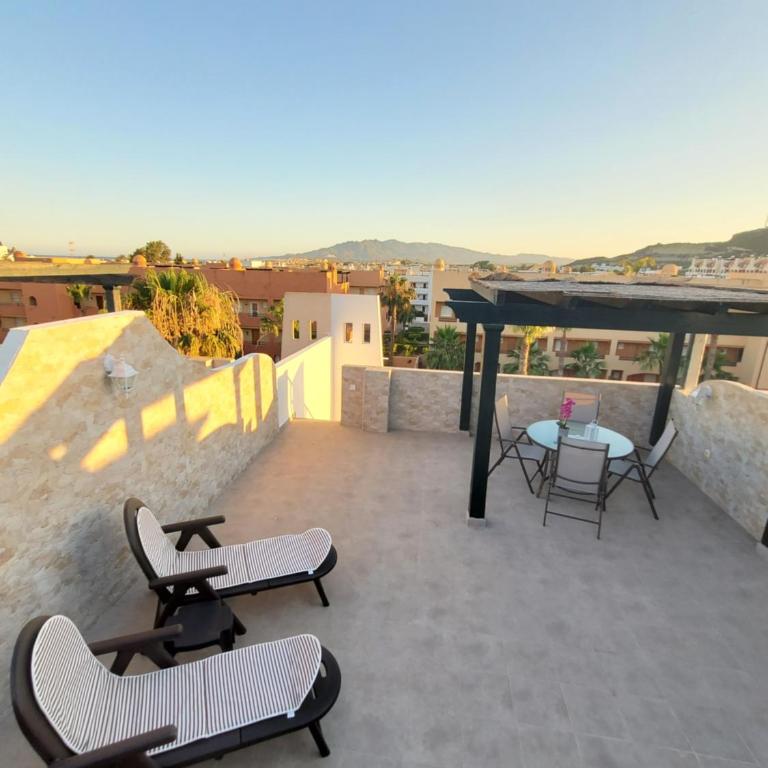 Ático dúplex con piscina privada y vistas al mar en Paraíso de Vera! - Apartamento de 2 dormitorios - 43