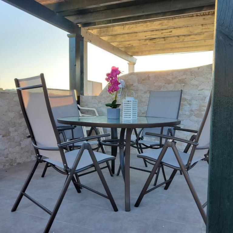 Ático dúplex con piscina privada y vistas al mar en Paraíso de Vera! - Apartamento de 2 dormitorios - 48